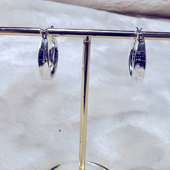 Napier Silver Tone Hoop Earrings NWOT - Picture 1 of 3